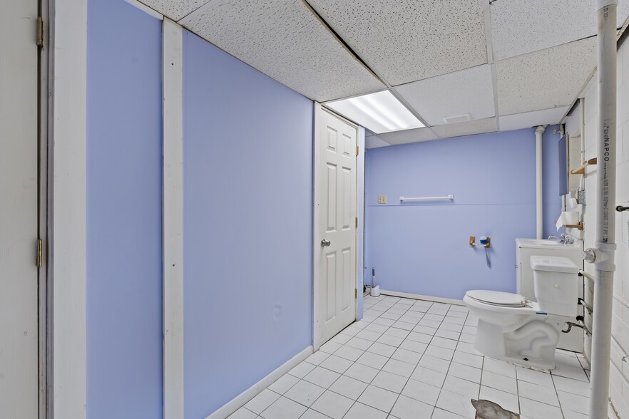 Building Photo - 3216 N Downer Ave