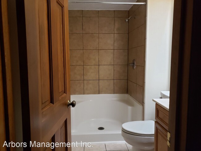 Building Photo - 3 br, 3.5 bath House - 152 WOODBINE DR