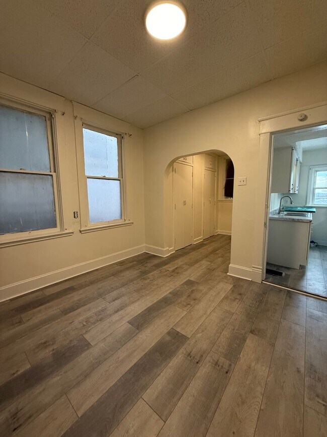 Building Photo - 2405 Jenny Lind St