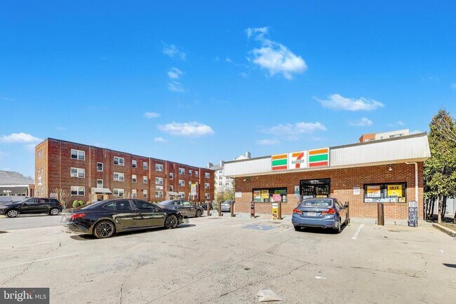 Building Photo - 1726 N Quinn St