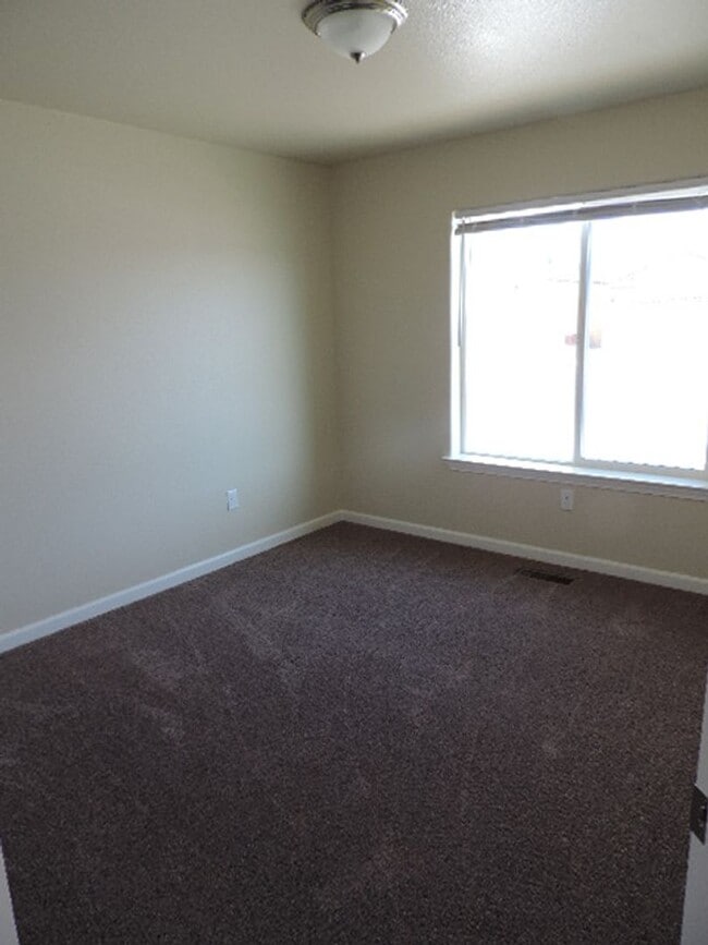 Building Photo - 3 bedroom home, $2250 per month