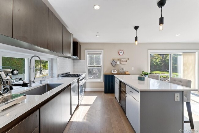 Building Photo - 22 E Clinton Ave