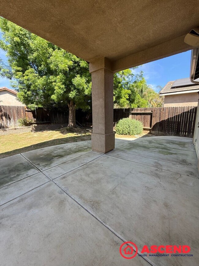 Building Photo - Charming Home in Olive Dr Area!