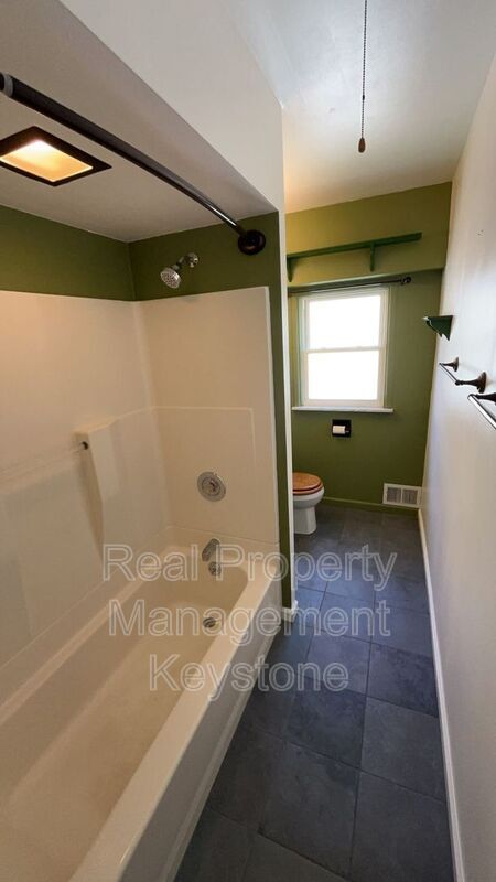 Building Photo - 1271 Lewis St