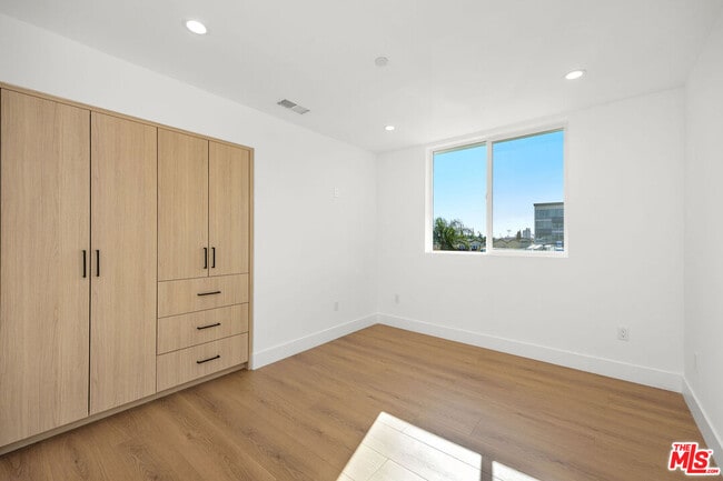 Building Photo - 6239 Banner Ave