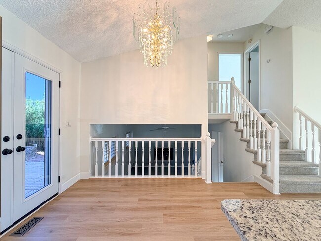 Building Photo - Updated Single-Family Home in Centennial!