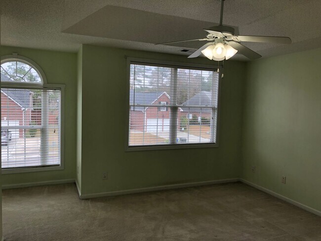 Building Photo - Pond-View Home with Spacious Yard