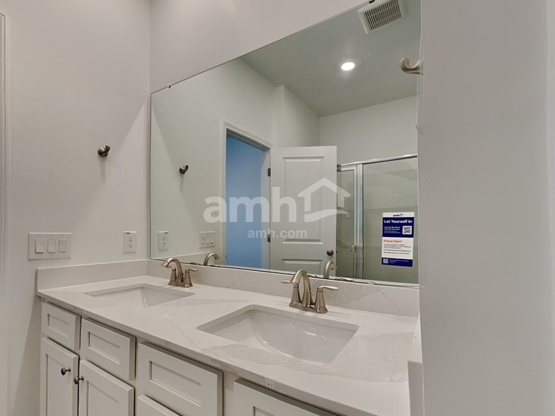 Building Photo - 147 Bee Tree Blvd