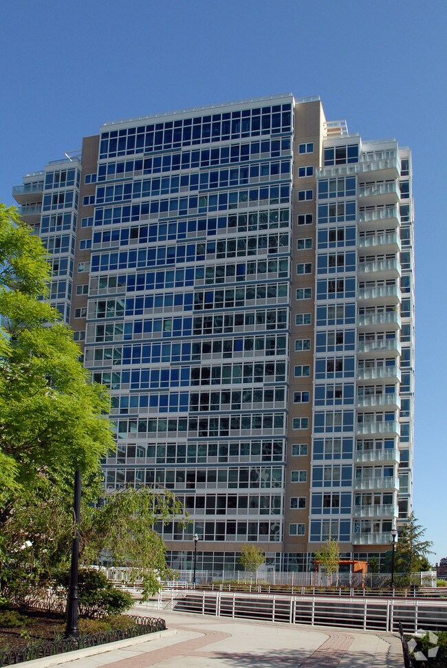 Building Photo - Laguna