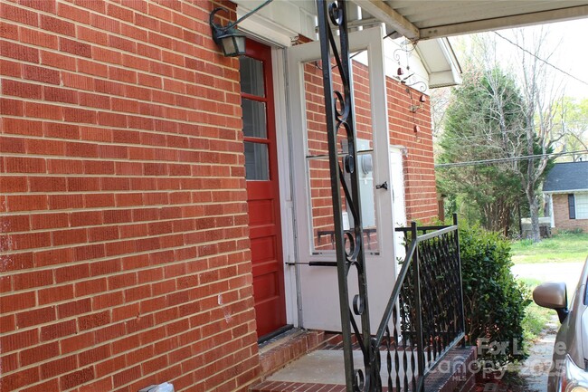 Building Photo - 5525 Amity Pl