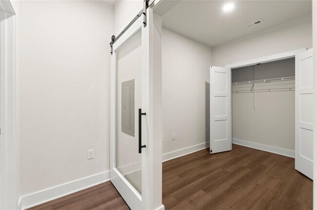 Building Photo - 2648 Sandy Plains Rd