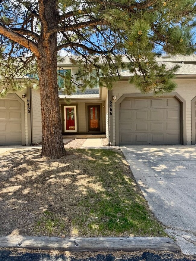 Building Photo - Cozy Townhome on North side with 1 car garage