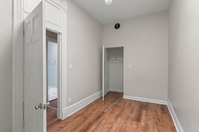 Building Photo - 2139 W Chicago Ave