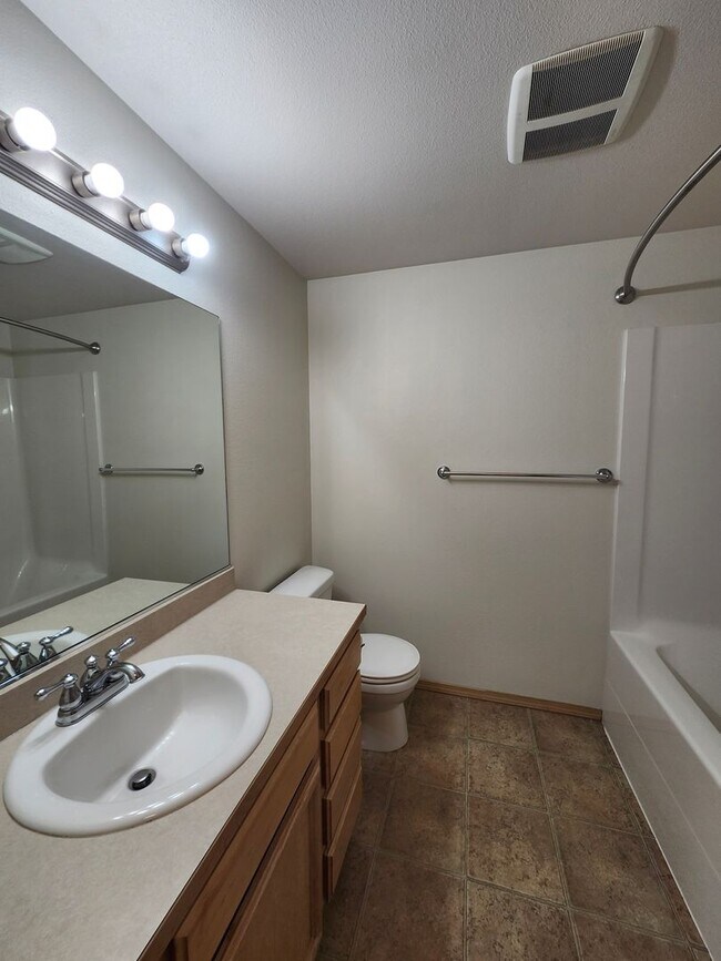 Building Photo - 5822 Austin Ct