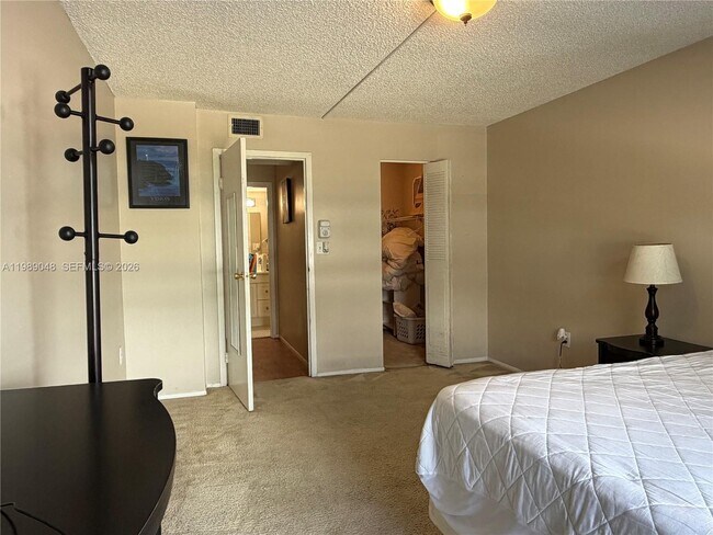 Building Photo - 16851 NE 23rd Ave