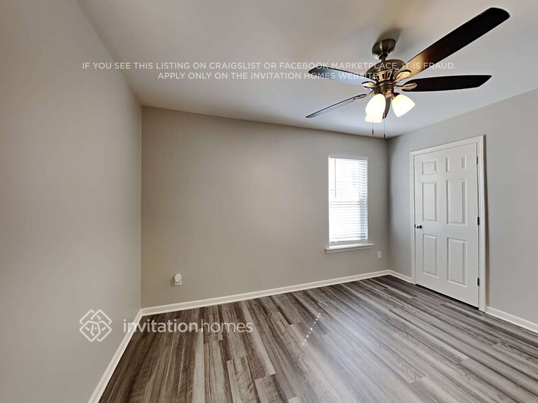 Building Photo - 1105 Kavkaz St