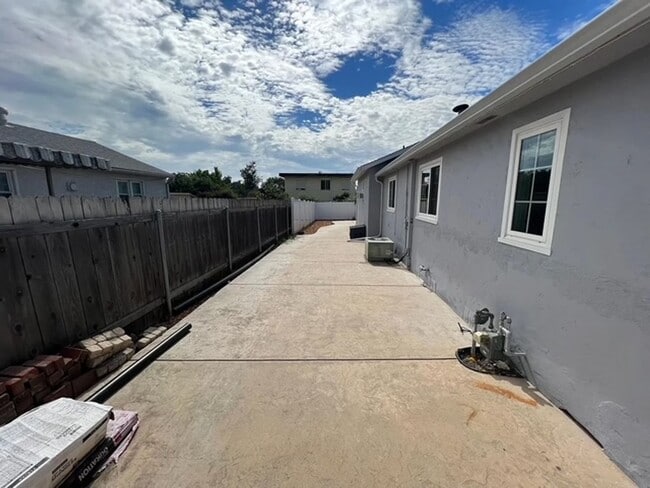 Building Photo - Fletcher Hills/El Cajon 3Br House