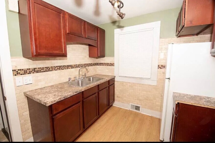 Building Photo - 337 St Lawrence Ave