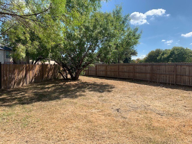 Building Photo - 1302 Garden Dusk