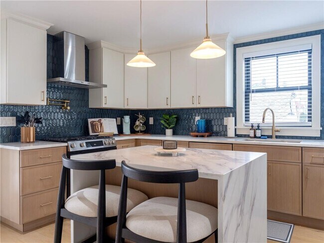 Building Photo - 7 Dearborn St