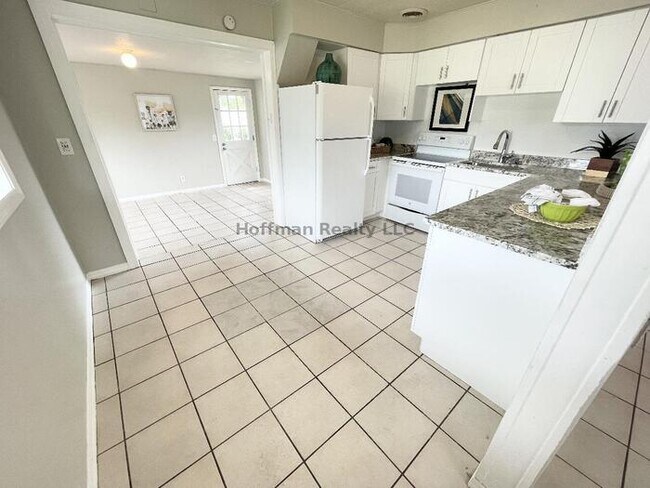 Building Photo - 3-Bed, 1-Bath, South Tampa Home