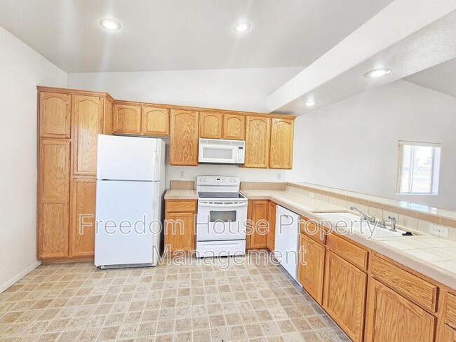 Building Photo - 1430 Star Rd