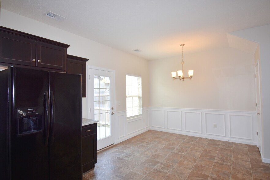 Building Photo - 5335 Tony Lama Ln