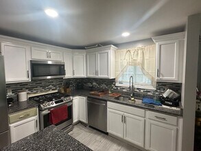 Building Photo - 185B Park St