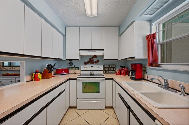 Building Photo - 96 Aqua Ra Dr