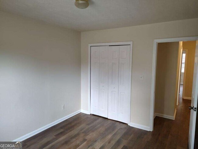 Building Photo - 4957 N Redan Cir