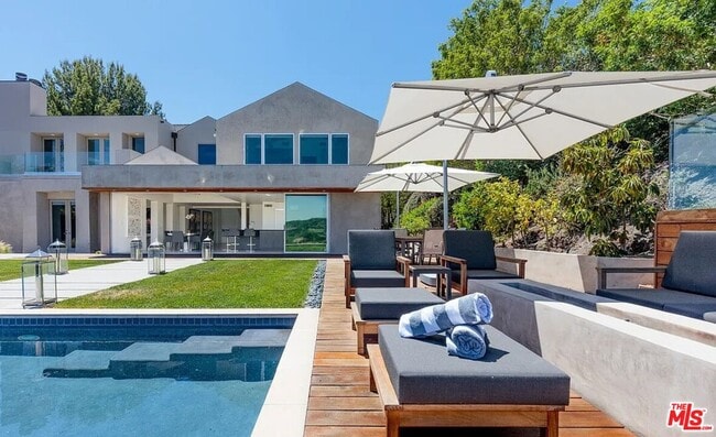 Building Photo - 2528 Westridge Rd