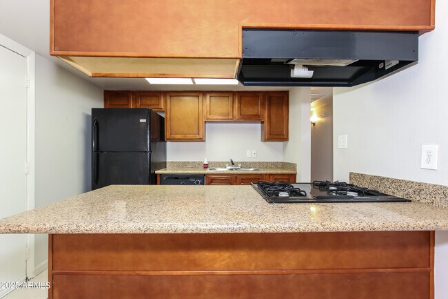 Building Photo - 8435 W Heatherbrae Dr
