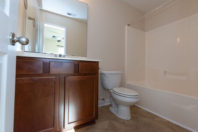Building Photo - Looking for a townhome in Hubert?