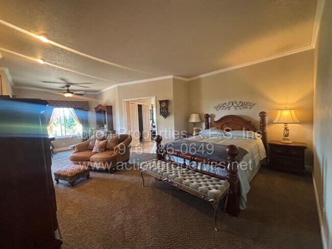 Building Photo - 4726 Abbey Hill