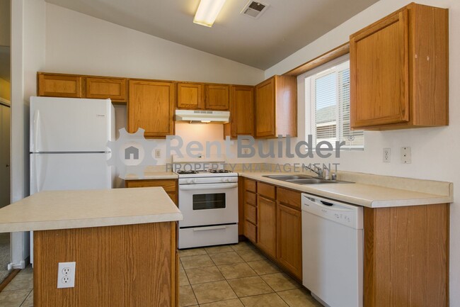 Building Photo - ****LEASE PENDING****PLEASE APPLY AT YOUR ...