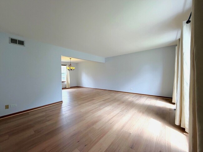 Building Photo - 1724 Hall Pl