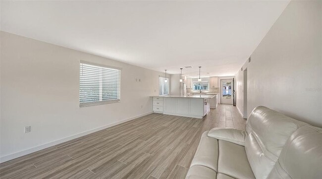 Building Photo - 909 Spanish Dr N