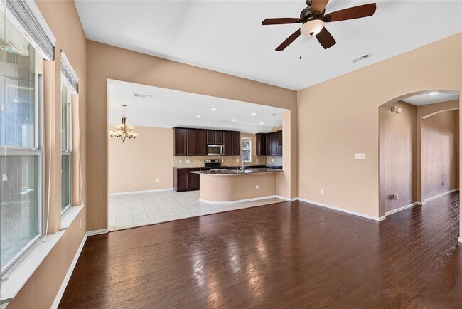 Building Photo - 417 Hackberry Dr