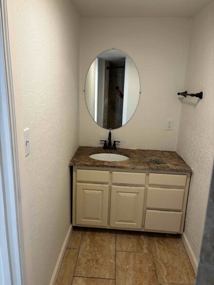 Building Photo - 1325 San Andres Ave NW