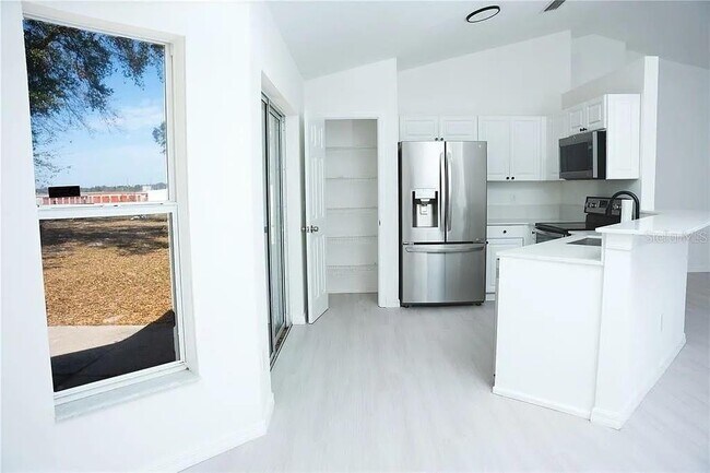 Building Photo - 13700 SW 48th Ct