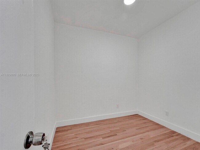 Building Photo - 1656 Polk St