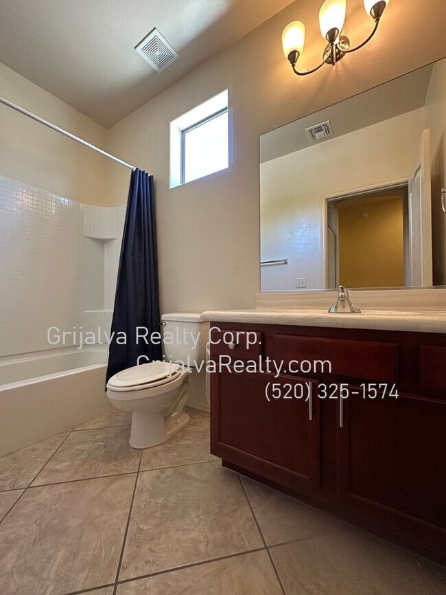 Building Photo - Beautiful 3 Bedroom, 2 Bath House for Rent (River/La Cholla)
