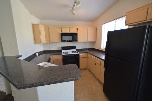 Building Photo - 2nd Floor Condo in a Gated Northeast Commu...