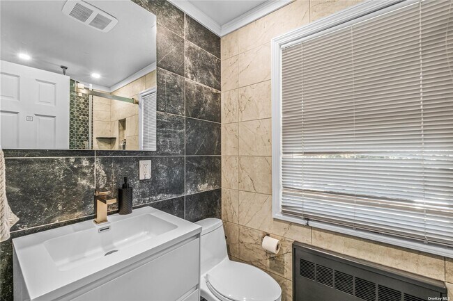 Building Photo - 11 Melby Ln