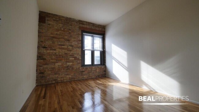 Building Photo - 1 bedroom in CHICAGO IL 60657