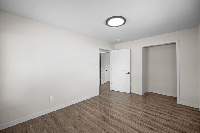 Building Photo - Gorgeous North Side Home With Shop!