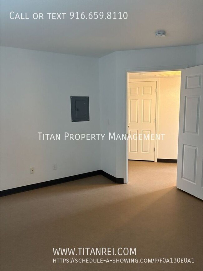 Building Photo - 3736 Astoria St