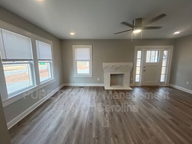 Building Photo - 3355 E Ridge Rd