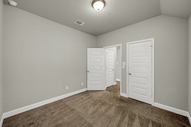 Building Photo - 328 Rise Ln