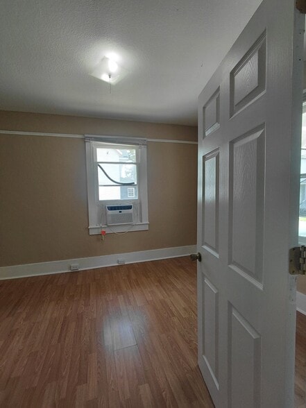 Building Photo - 805 Hunter St